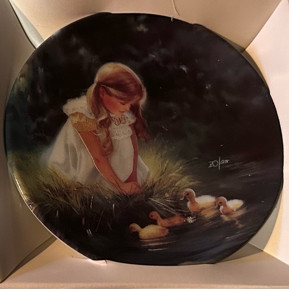 Pemberton & Oaks, Zolan mini 3.5” collectible 1991 plate 3115 A “ Golden Moment”